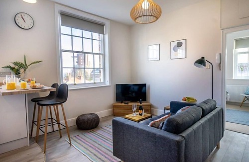 York Apartment | Riverside City Loft Apartment - sleeps 2 guests in 1 bedroom