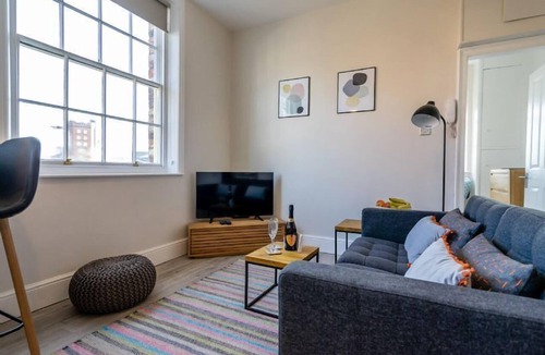 York Apartment | Riverside City Loft Apartment - sleeps 2 guests in 1 bedroom