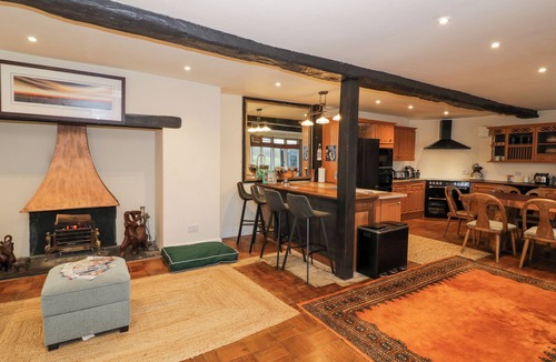 Evesham Cottage | RIVERSIDE MANOR, pet friendly, character holiday cottage in Evesham