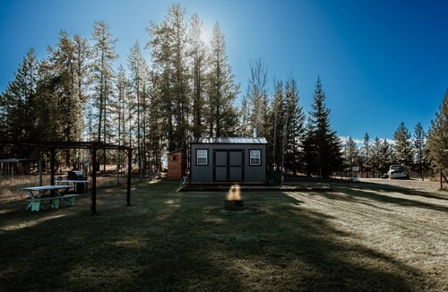 Parkland County Cabin | Romantic and Cozy, OFF GRID Tiny Cabin for 2 (or 1), with wood burning stove