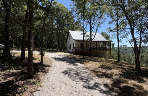 Harrison Cabin | Romantic Summer Escape - Treetop Breezes and View, Firefly Nights, Hot Tub Soaks