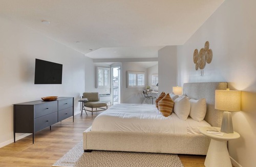 Diamond Crestview Hotel | Rooftop Ocean Views + Pool + Hot Tub | Walk to Beach + Galleries | The Mara