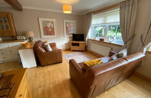 Alva Cottage | Rowan Cottage - Beautiful Country Cottage Sitting at the Foot of The Ochil Hills