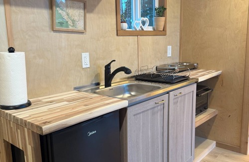 East Sooke Cottage | Rural, Pet friendly Private, Beautiful Views, Ocean View Owl Retreat
