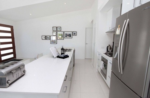Mount Coolum House | SANDS BEACH HOUSE B - beachside/wifi/enclosed garden/outdoor shower