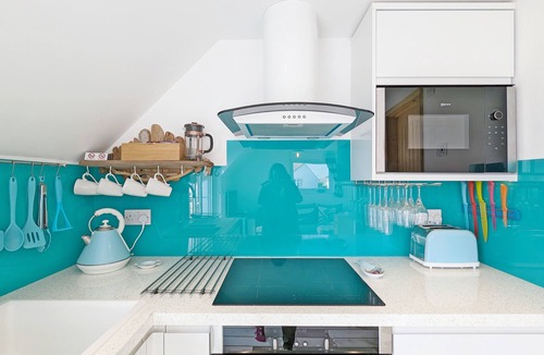 Selsey Cottage | Sea Esta, Selsey - sleeps 4 guests in 1 bedroom