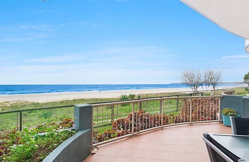 Tugun Apartment | Seacrest 2 - Absolute Beachfront Tugun