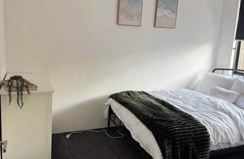 Singleton House | Seaside Escape Kick back and relax in this calm, stylish space.