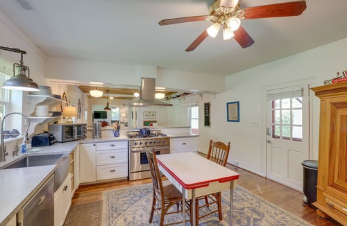 Marshall Cottage | Secluded Marshall Farmhouse w/Hot Tub!