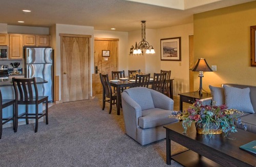 Four O'Clock Condo | Ski Week, 3 br Ski in Ski out-sleeps 10-Feb 28 to Mar. 7, 2026-