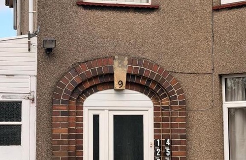 Filton House | Small comfortable, Sheared house