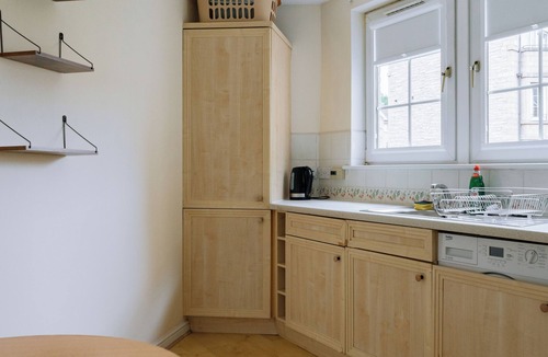 Ellemford Apartment | Snug & Serene 2BD Flat - Roseburn