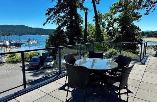Sooke House | Sooke Harbour Penthouse