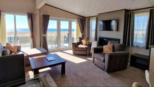 Selsey House | South Beach Lodge, Seafront Views