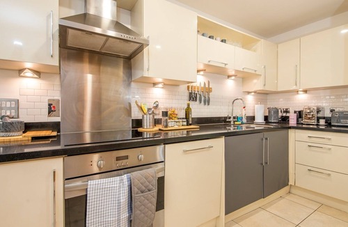 Castle Quarter Apartment | Spacious 1 Bedroom Apartment in Heart of the City - Pass the Keys