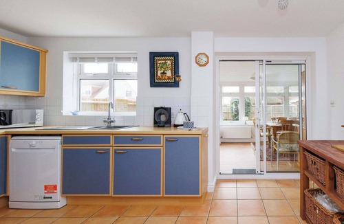 Selsey House | Spacious 4-Bed Seaside Retreat in Selsey