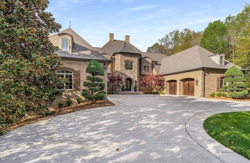 Franklin House | Spacious 6-bedroom house in marvelous Franklin w/in miles of downtown Nashville