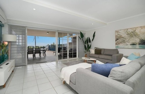 Cullen Bay Apartment | Spacious Beachside Retreat, Plunge Pool + Patio