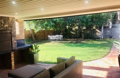 Die Boord Villa | Spacious family house with outside entertainment area & garden, child friendly.