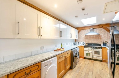 Hardwicke House | Spacious Gloucestershire Bungalow Retreat for Groups & Family Gatherings