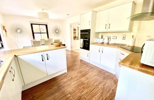 Tarbert Villa | Spacious, Modern Villa Sleeping 8 in 4 Bedrooms with Fantastic Outdoor Space