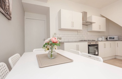 Chapeltown House | Spacious Retreat near city centre - Pass the Keys