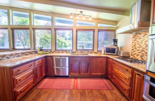 Eugene House | Sparkling Clean Mid Century Modern Home in Ferry Street Bridge Area
