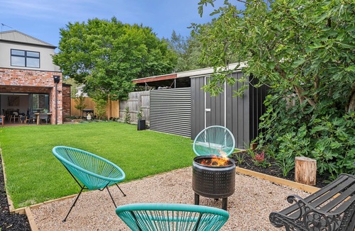 Rippleside House | St Helens I Stunning Family Townhouse in Geelong