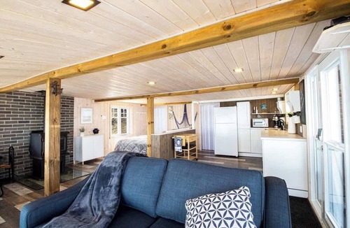 Grondines Cottage | St. Lawrence River, Hot Tub, BBQ & Fire Pit