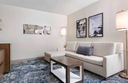 Northeast Virginia Beach Hotel | Steps to Virginia Beach! Onsite Pool, Near Virginia Beach Fishing Pier