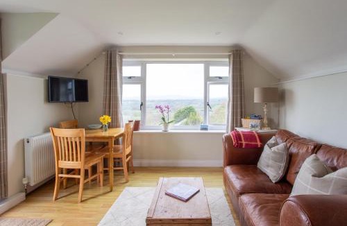 Bridport Apartment | Strongate View Apartment - cosy stylish rural Jurassic coast & Bridport nearby