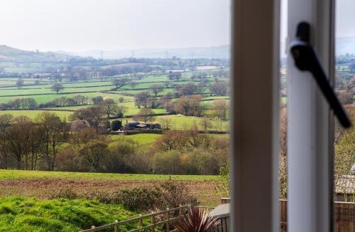 Bridport Apartment | Strongate View Apartment - cosy stylish rural Jurassic coast & Bridport nearby