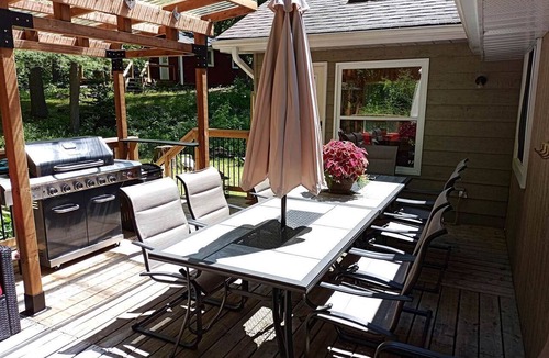 Norland Cottage | Stunning Cottage with Fire Pit and Private Cinema in Kawartha Lakes, Ontario