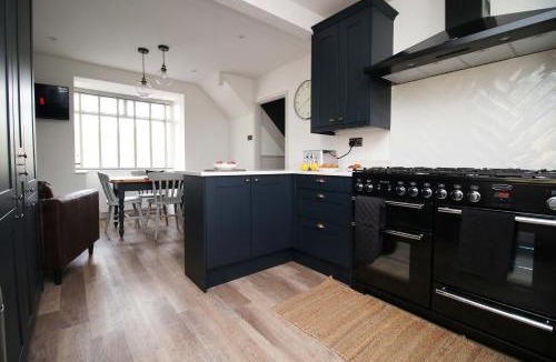 Newton St Loe House | Stylish 3-Bed Home in Bath by MCPI Hosting, Perfect for Famiies & Contractors