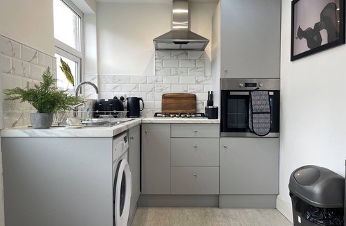 Leeds House | Stylish Woodhouse Home Near Leeds – Sleeps Ten with Parking Included