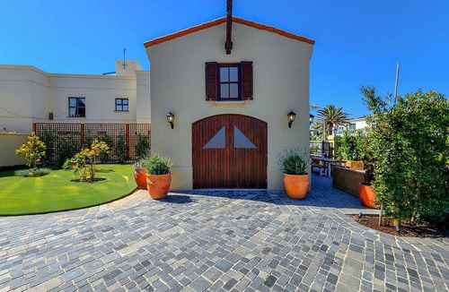 Sunset Beach Cottage | Sunset Beach Villa Luxury Beach Cottage - Hot Tub - On the beach - Cape Town