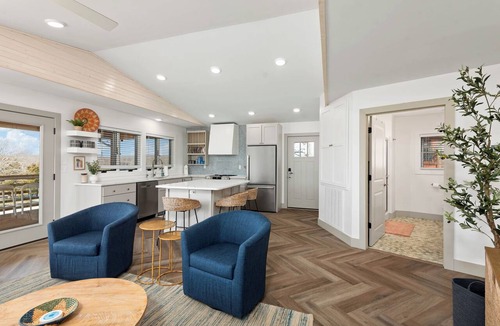 Diamond City House | Sunset Bluff Blue House
