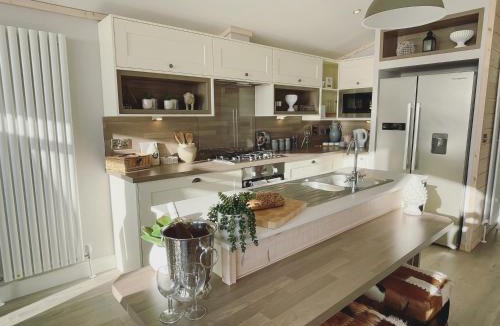 Selsey House | Sunset Lodge, Seafront Views Premier Holidays