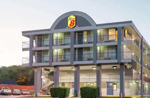 Talbot's Corner Hotel | Super 8 by Wyndham Nashville Downtown