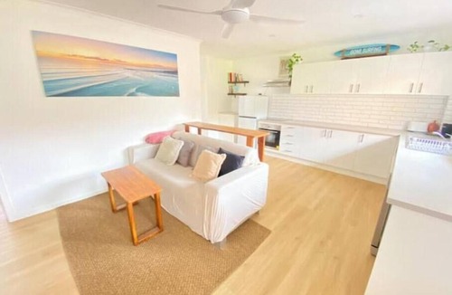 Currumbin Apartment | Surf, Beach, Fishing, Fishing, Relaxing, SUP, paddling, Restaurants, cafes