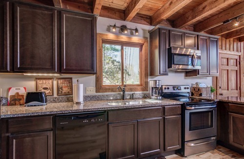 Skyland Cabin | Suzie's Luxury Cabin Asheville HOT TUB VIEWS nr BILTMORE