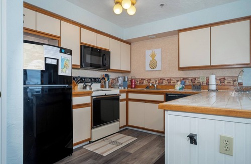 Seaside Condo | Sweeping oceanfront views from this one bedroom condo right on the prom!