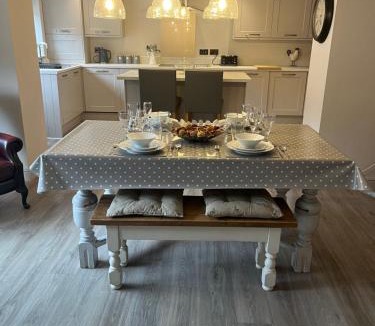 Coalpit Heath House | The Coach House Stylish spacious retreat with secure parking