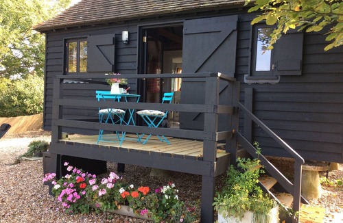 Petham Cottage | The Granary by Bloom Stays - cute lodge sleeps 2 guests in 1 bedroom