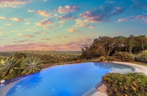 Cooran Cottage | The Melbourne Tram- Noosa Hinterland Farm Stay & Nature Retreat