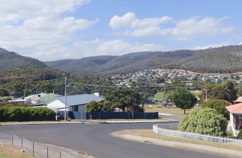 Risdon Vale House | The Mountain Riveting House at Risdon vale
