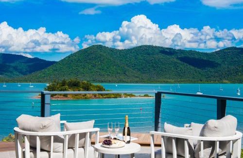 Shute Harbour House | 'The Point' Whitsunday Escape with Ocean Views