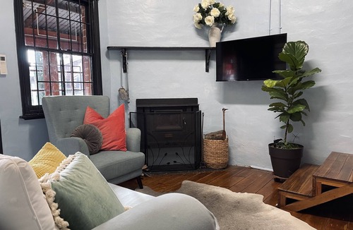 Tenterfield Apartment | The Shopkeepers' Quarters | Quaint Heritage Charm