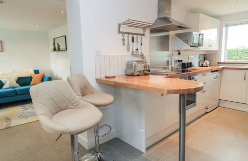 Worton Cottage | THE WEST WING, romantic, with a garden in Potterne