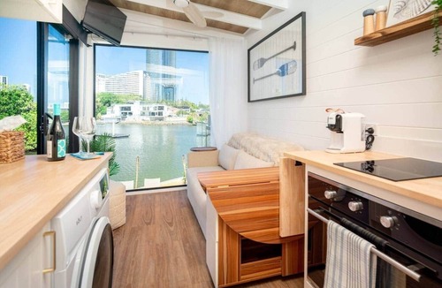 Broadbeach Waters House | Tiny Home in the heart of Broadbeach-River Views!